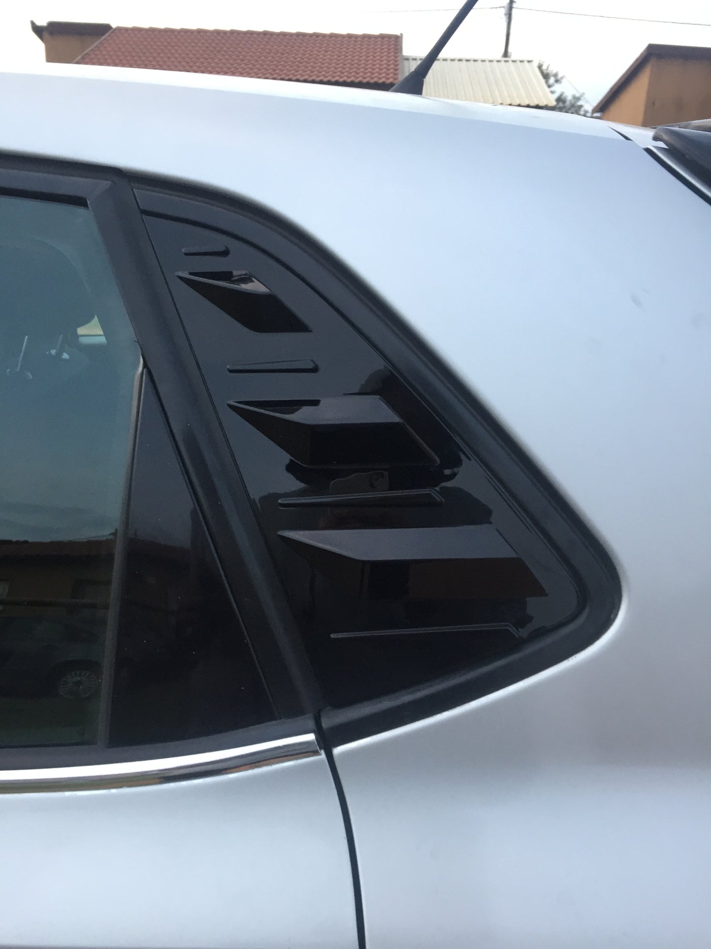 Polo 6 window louvers
